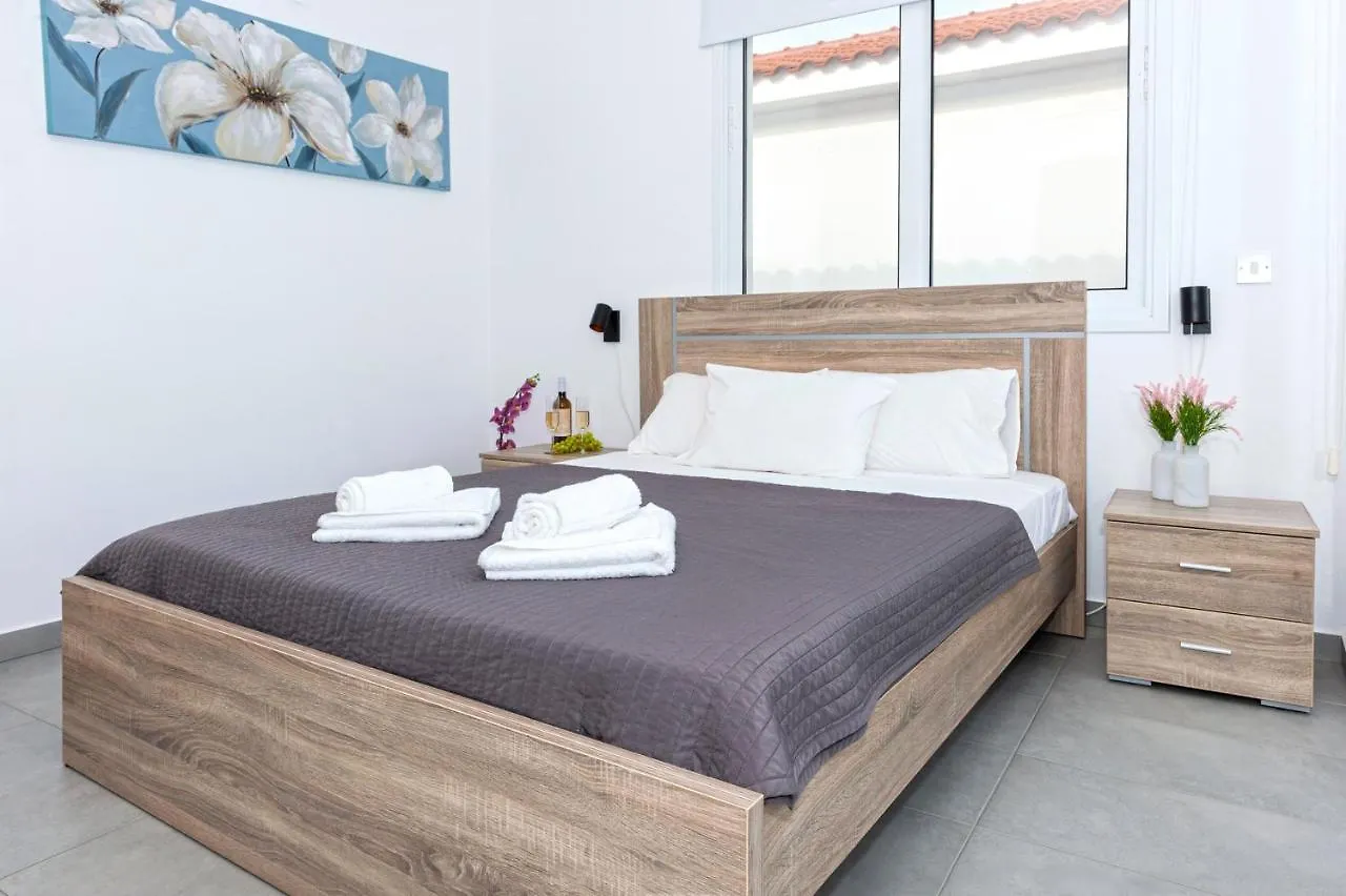 Villa Ivory - Seafront Айя-Напа