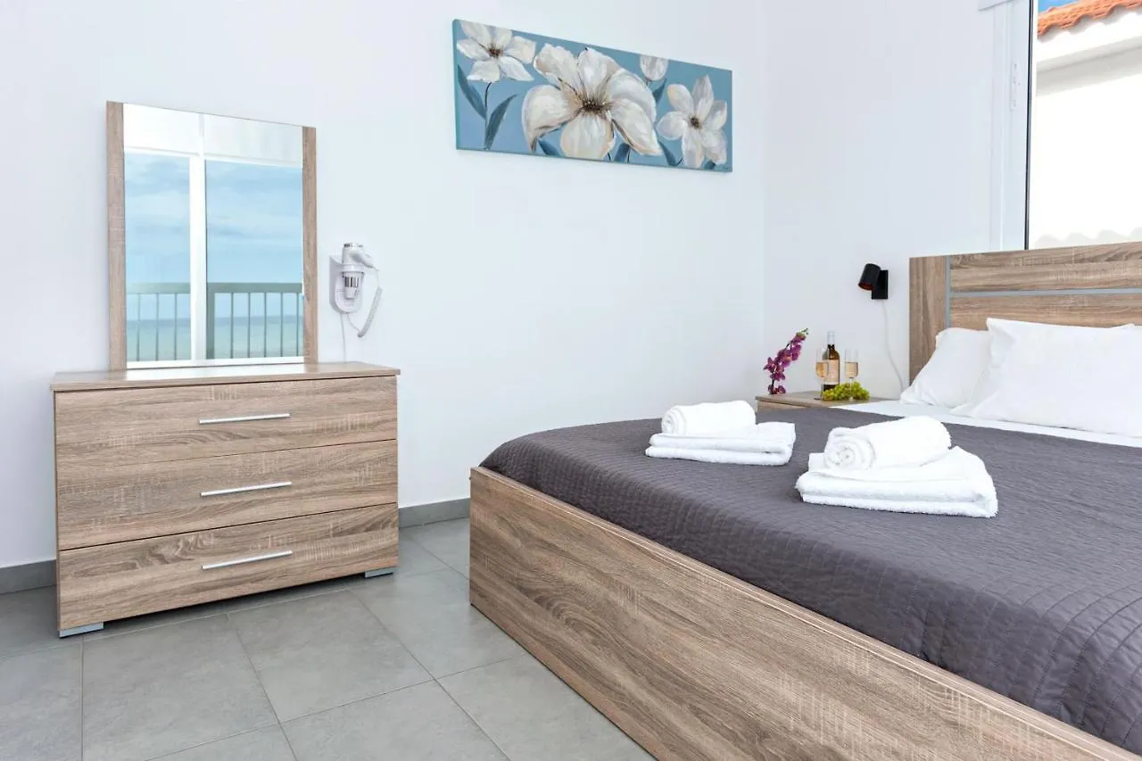 Villa Ivory - Seafront Айя-Напа