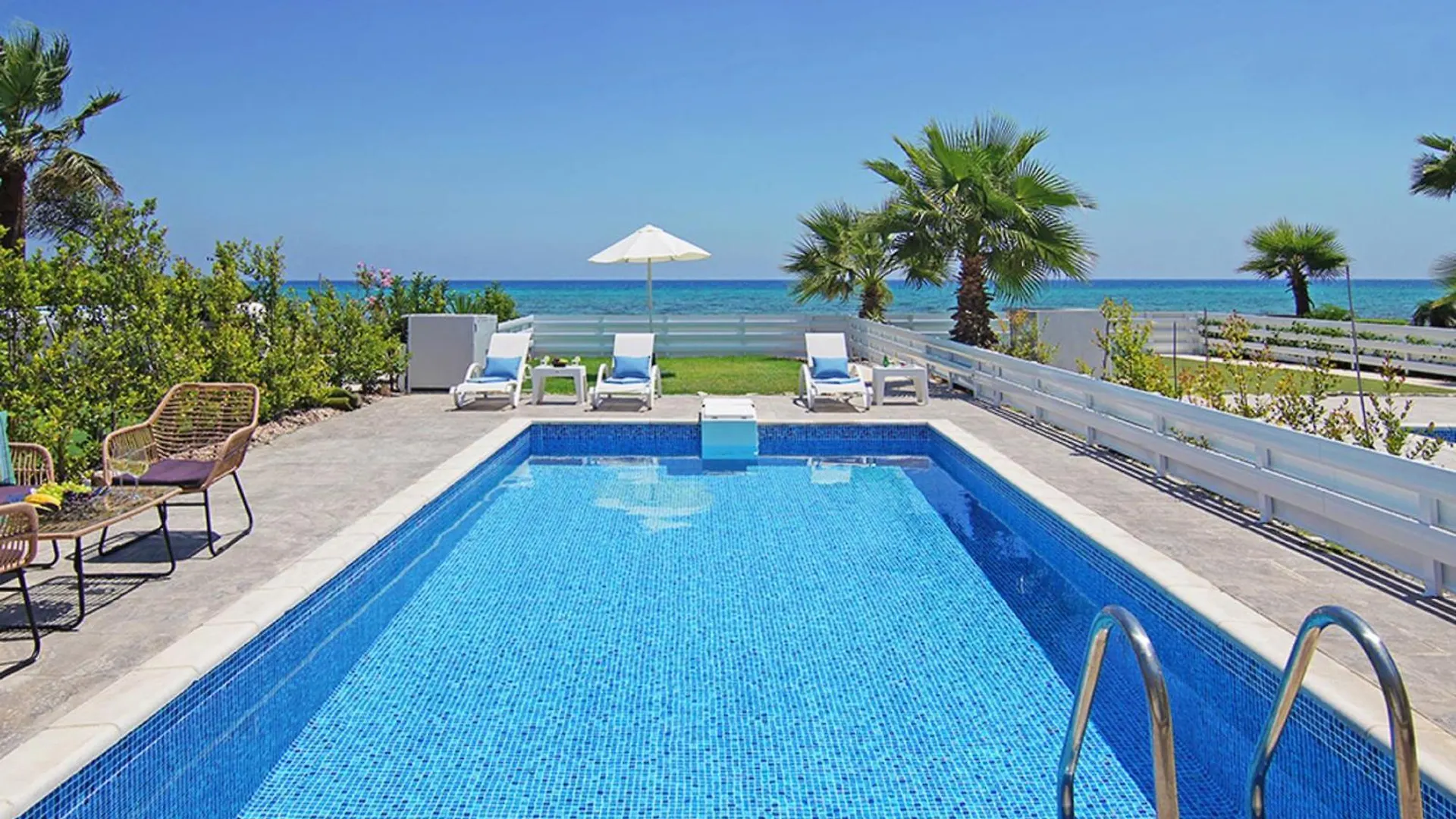 Villa Ivory - Seafront Ayia Napa